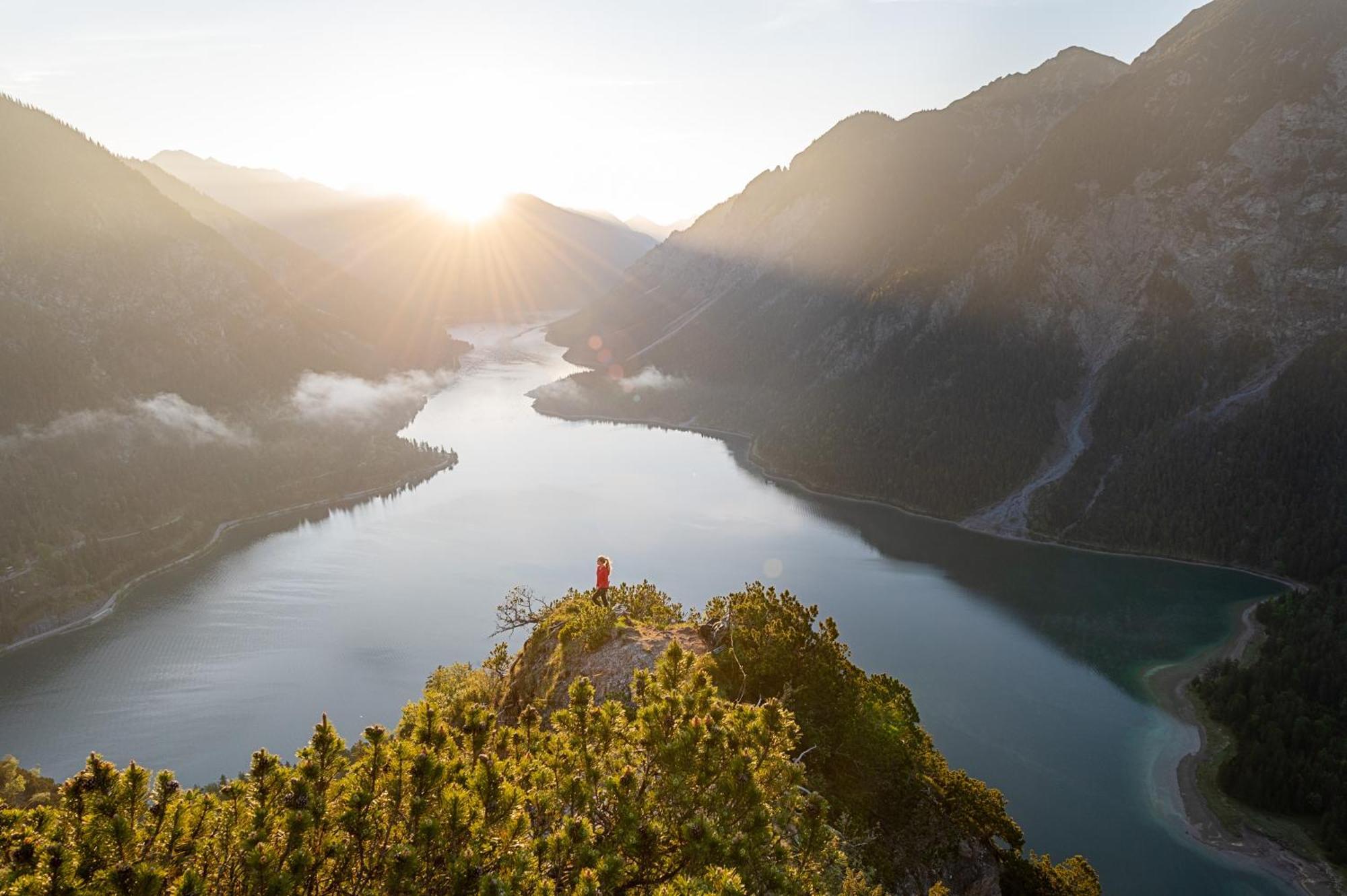 Hotel Krone Tirol รอยท์เทอ ภายนอก รูปภาพ