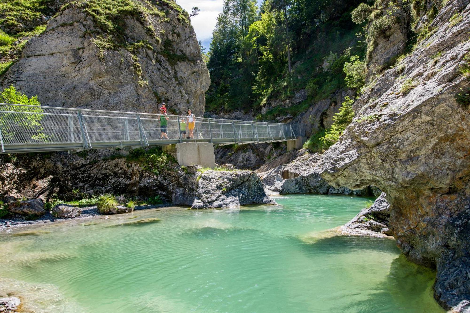 Hotel Krone Tirol รอยท์เทอ ภายนอก รูปภาพ