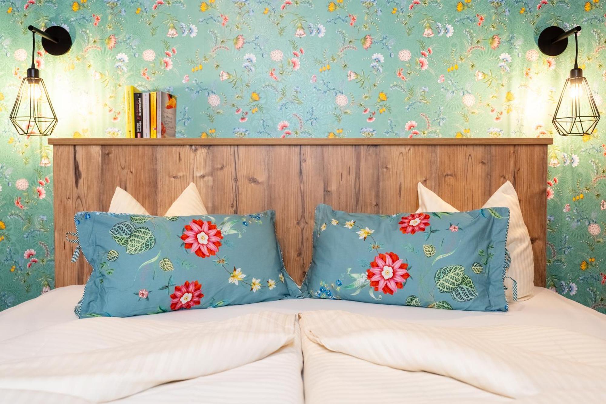 Hotel Krone Tirol รอยท์เทอ ภายนอก รูปภาพ