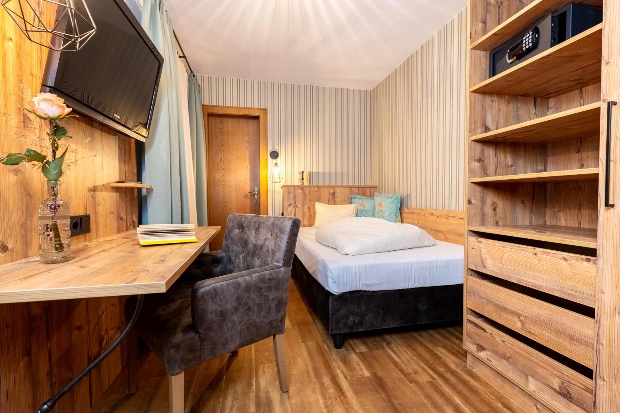 Hotel Krone Tirol รอยท์เทอ ภายนอก รูปภาพ