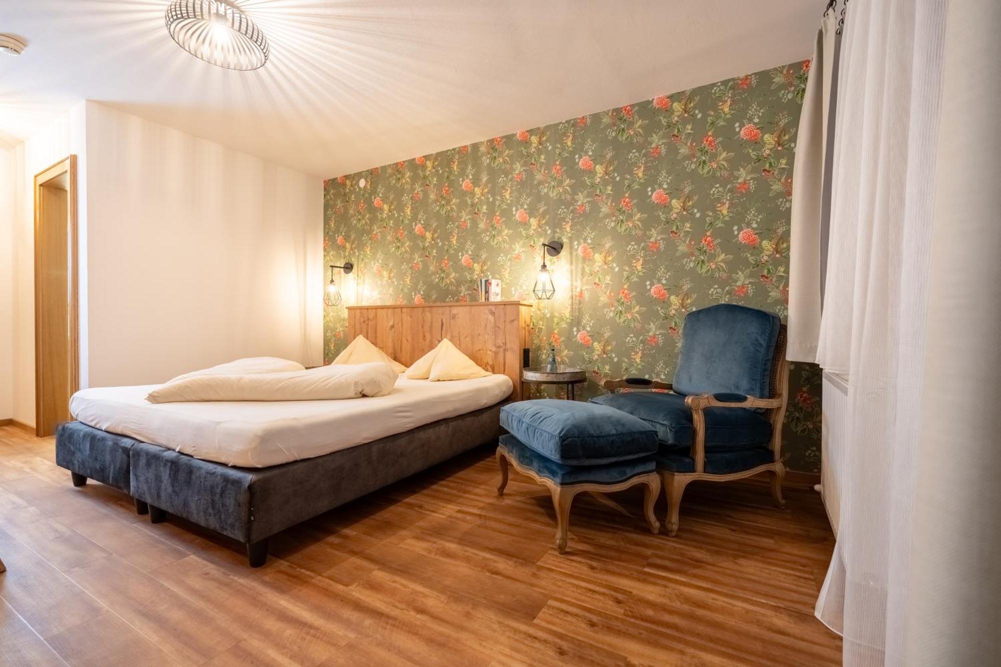 Hotel Krone Tirol รอยท์เทอ ภายนอก รูปภาพ