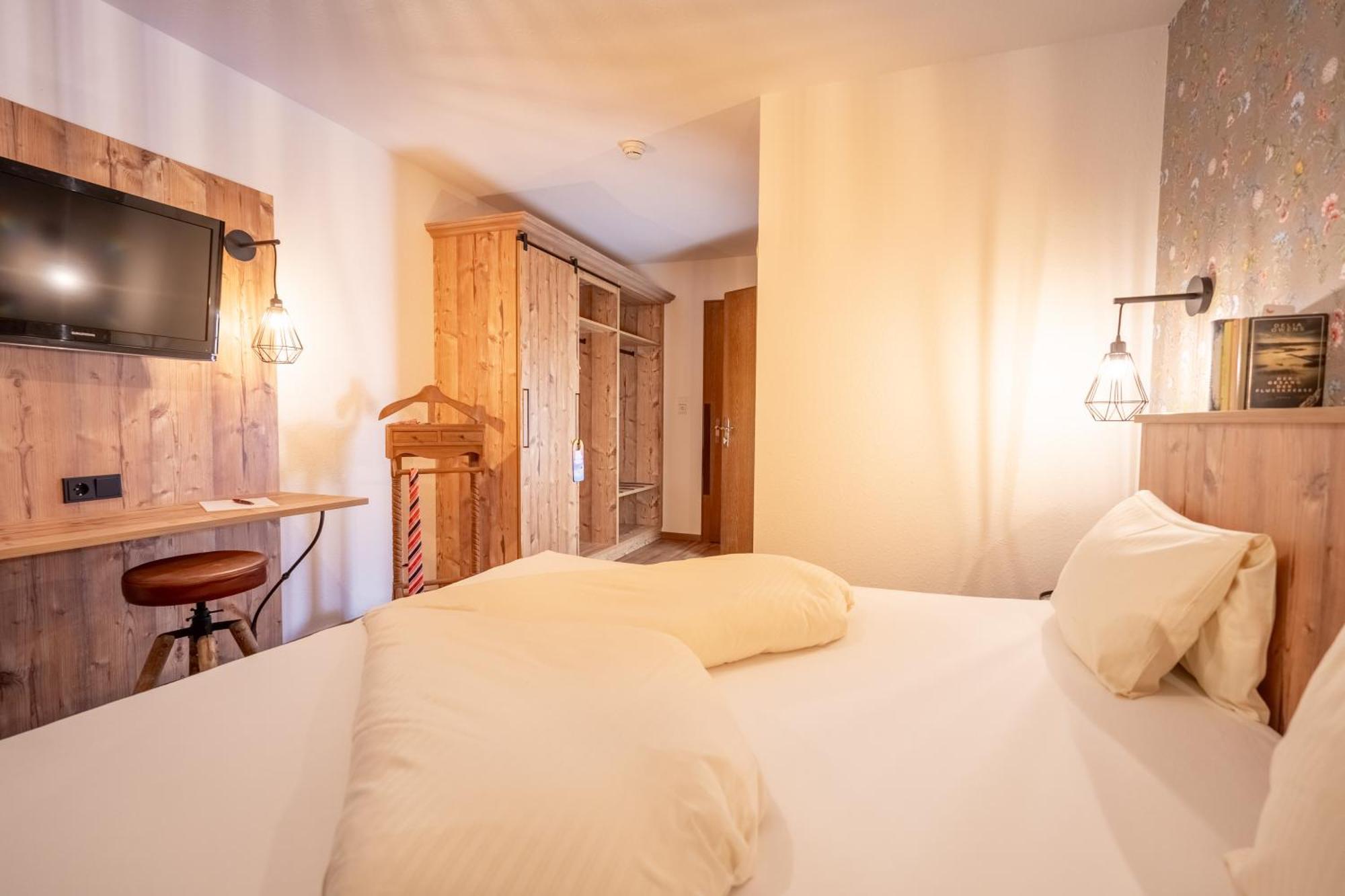 Hotel Krone Tirol รอยท์เทอ ภายนอก รูปภาพ