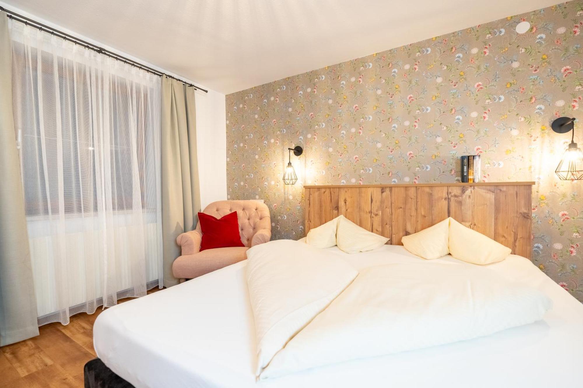 Hotel Krone Tirol รอยท์เทอ ภายนอก รูปภาพ