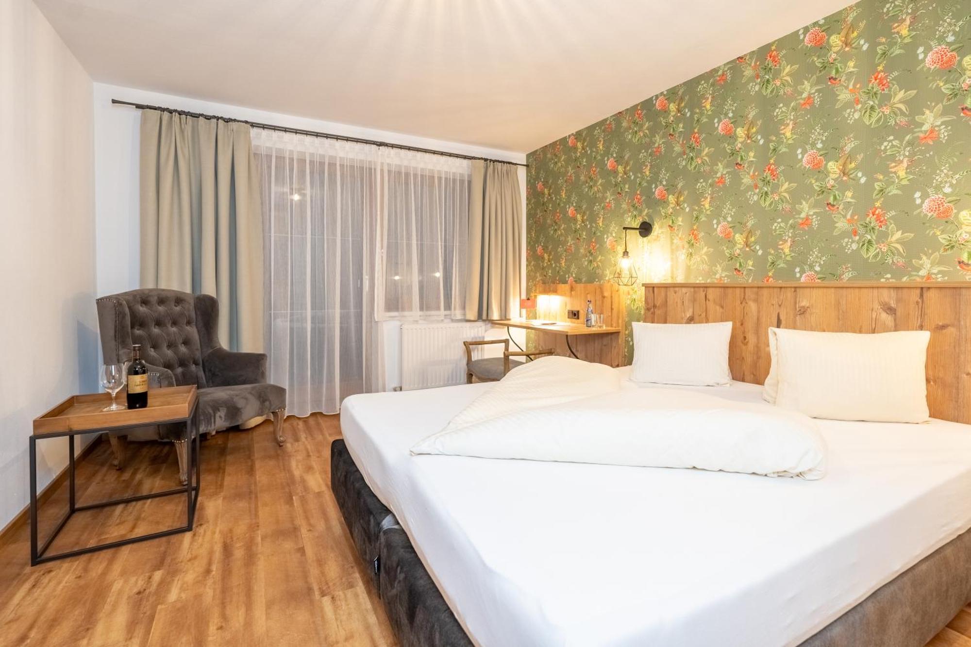 Hotel Krone Tirol รอยท์เทอ ภายนอก รูปภาพ