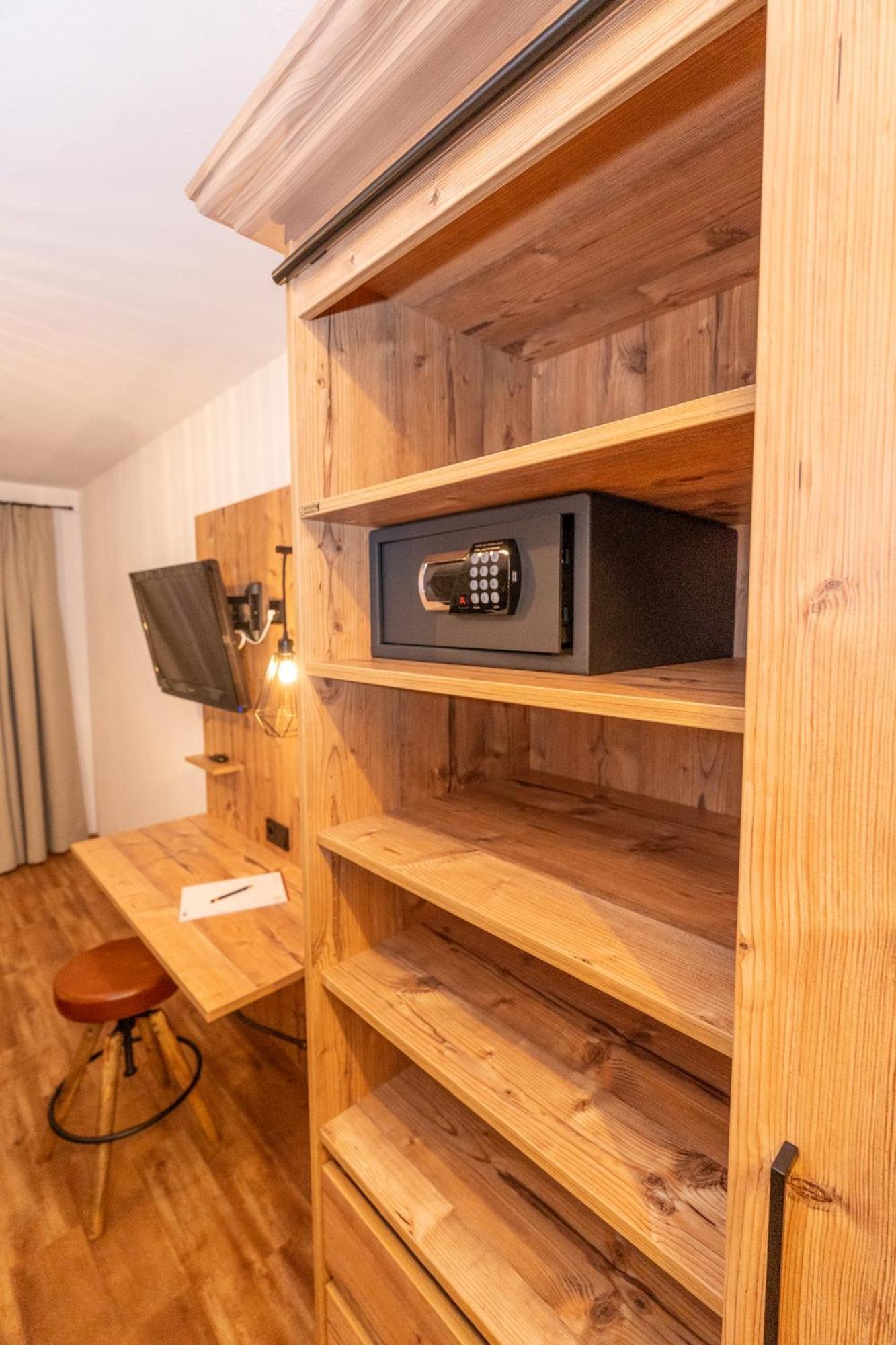 Hotel Krone Tirol รอยท์เทอ ภายนอก รูปภาพ