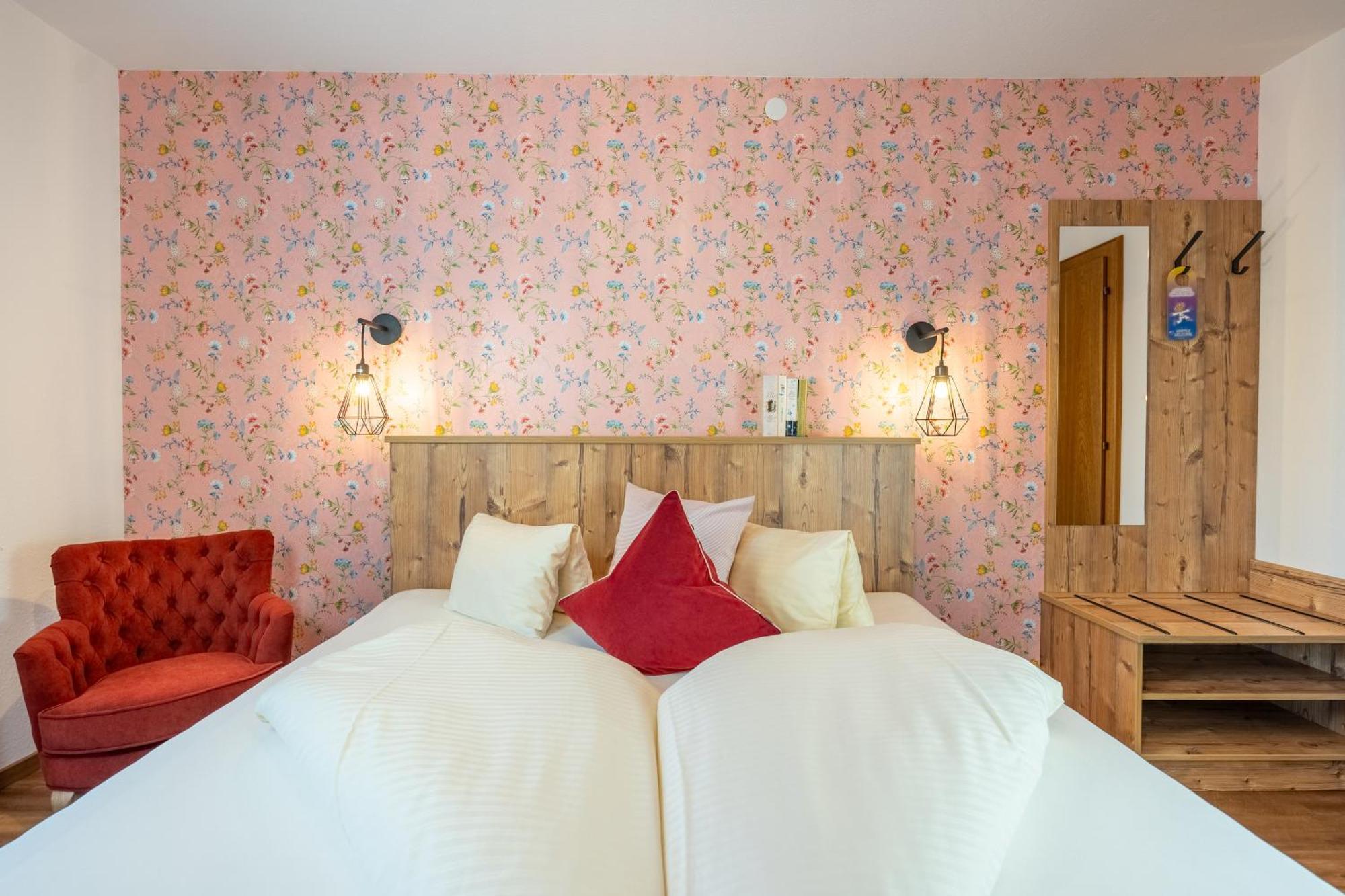 Hotel Krone Tirol รอยท์เทอ ภายนอก รูปภาพ
