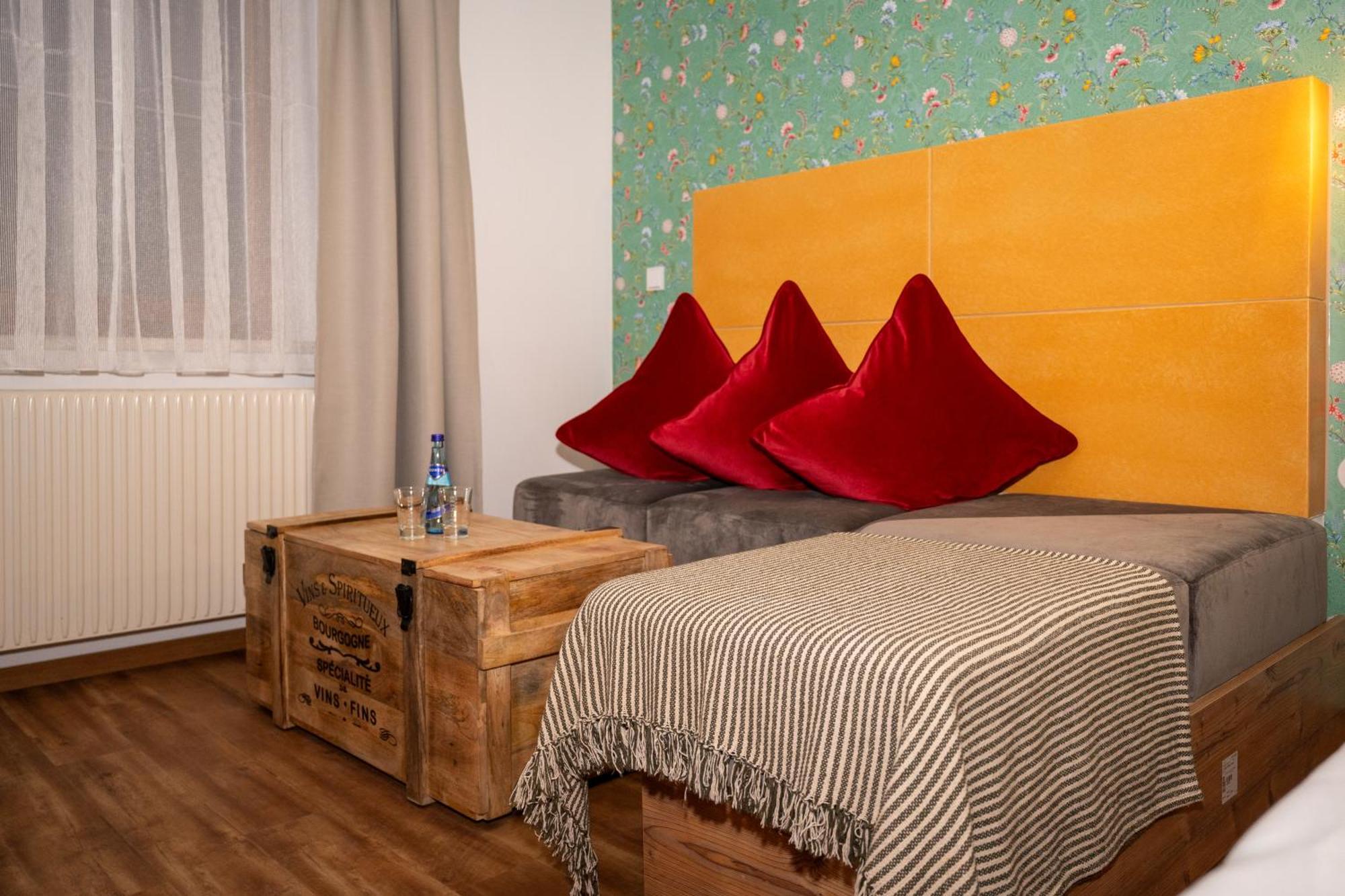 Hotel Krone Tirol รอยท์เทอ ภายนอก รูปภาพ