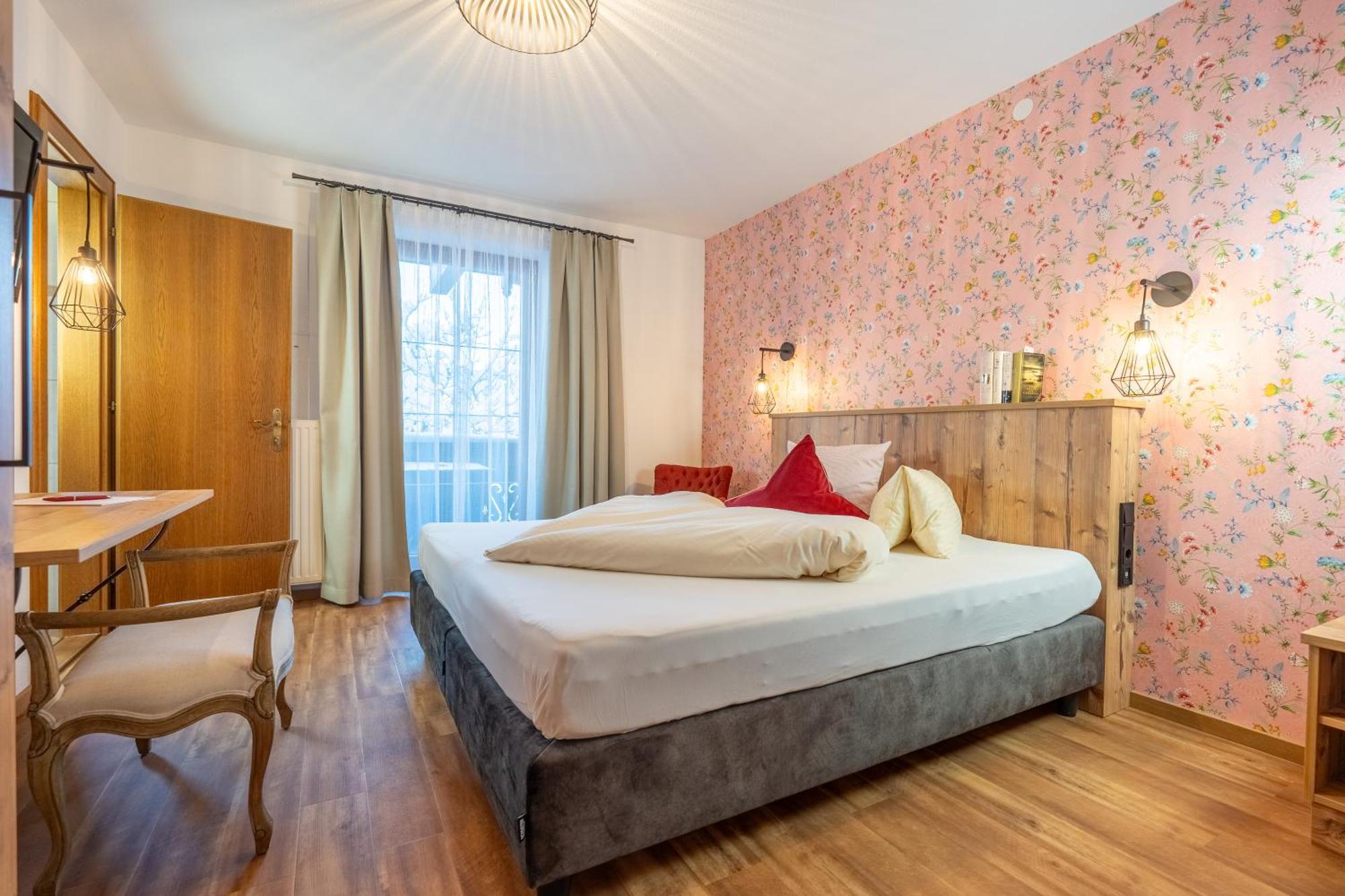 Hotel Krone Tirol รอยท์เทอ ภายนอก รูปภาพ