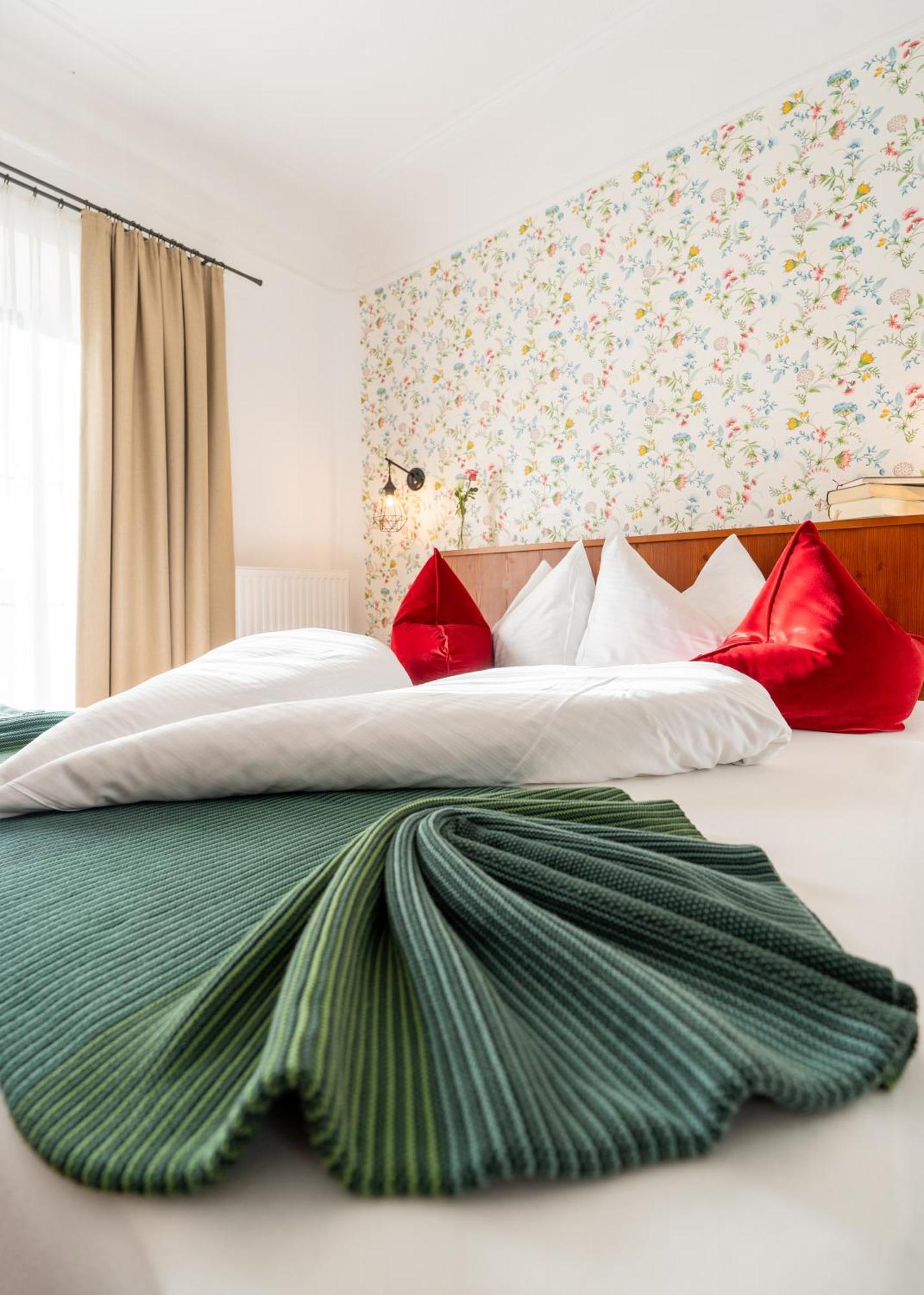 Hotel Krone Tirol รอยท์เทอ ภายนอก รูปภาพ