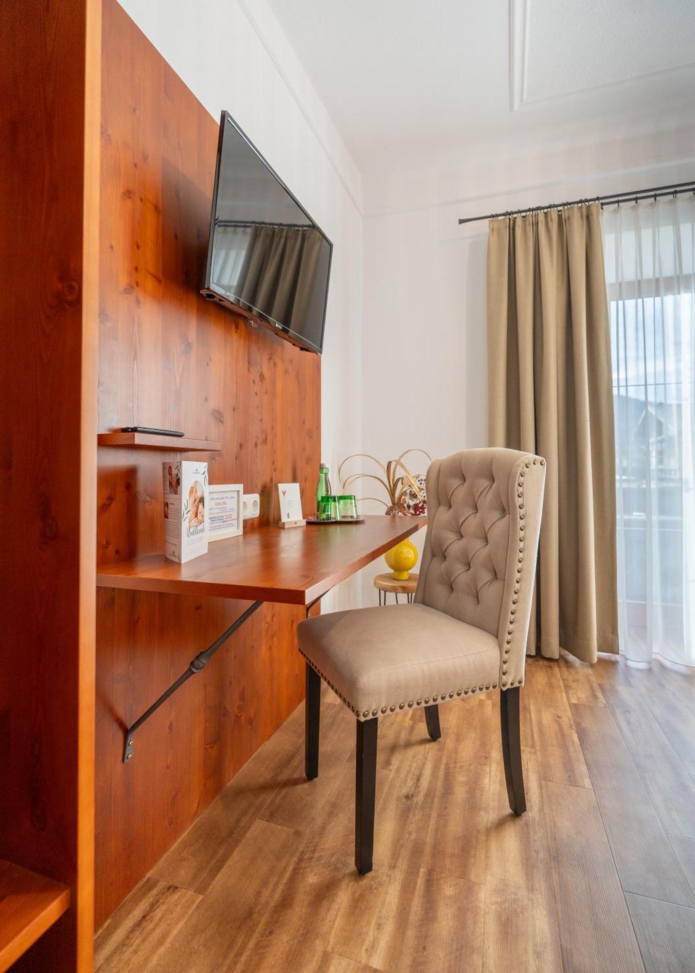 Hotel Krone Tirol รอยท์เทอ ภายนอก รูปภาพ