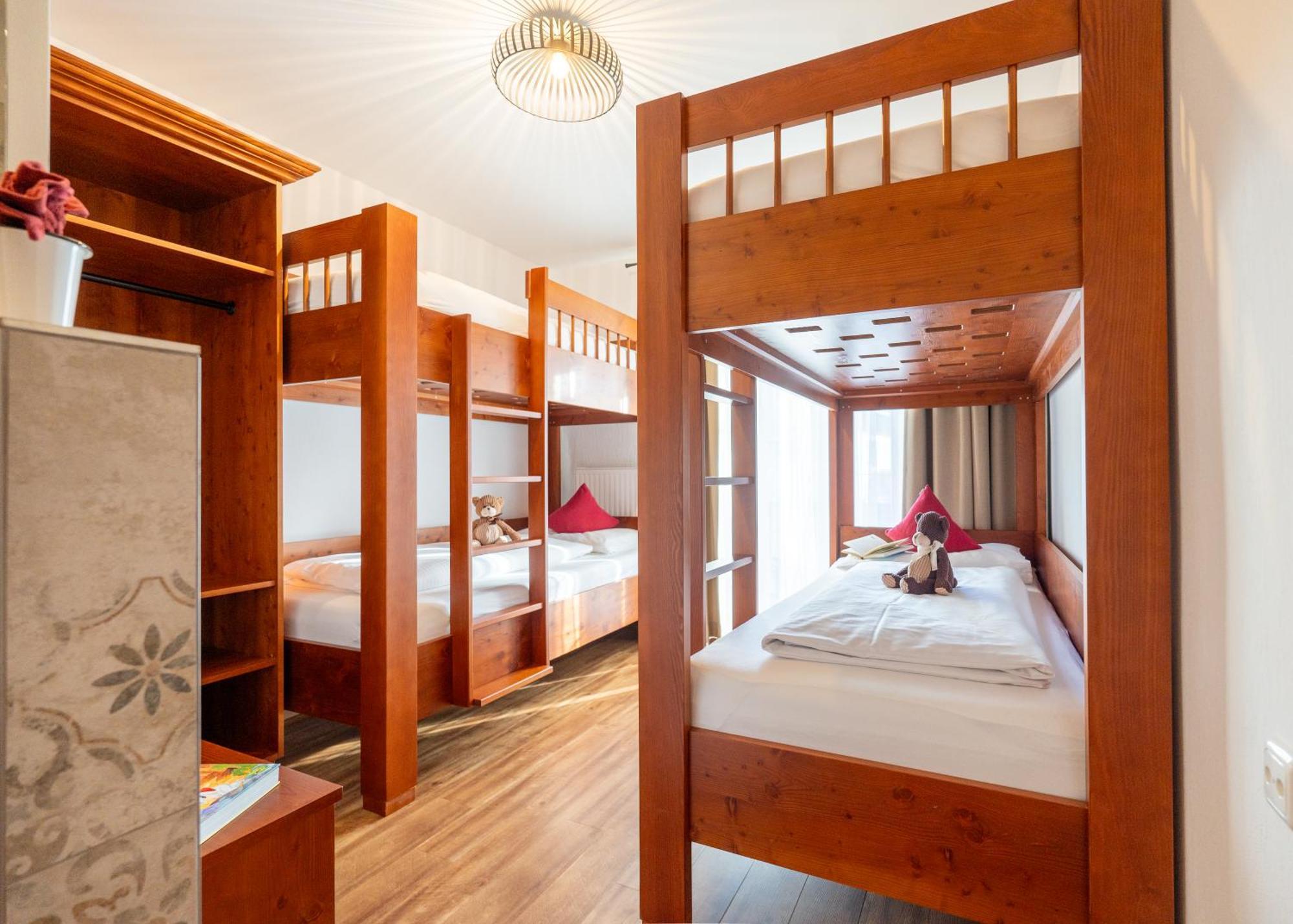Hotel Krone Tirol รอยท์เทอ ภายนอก รูปภาพ