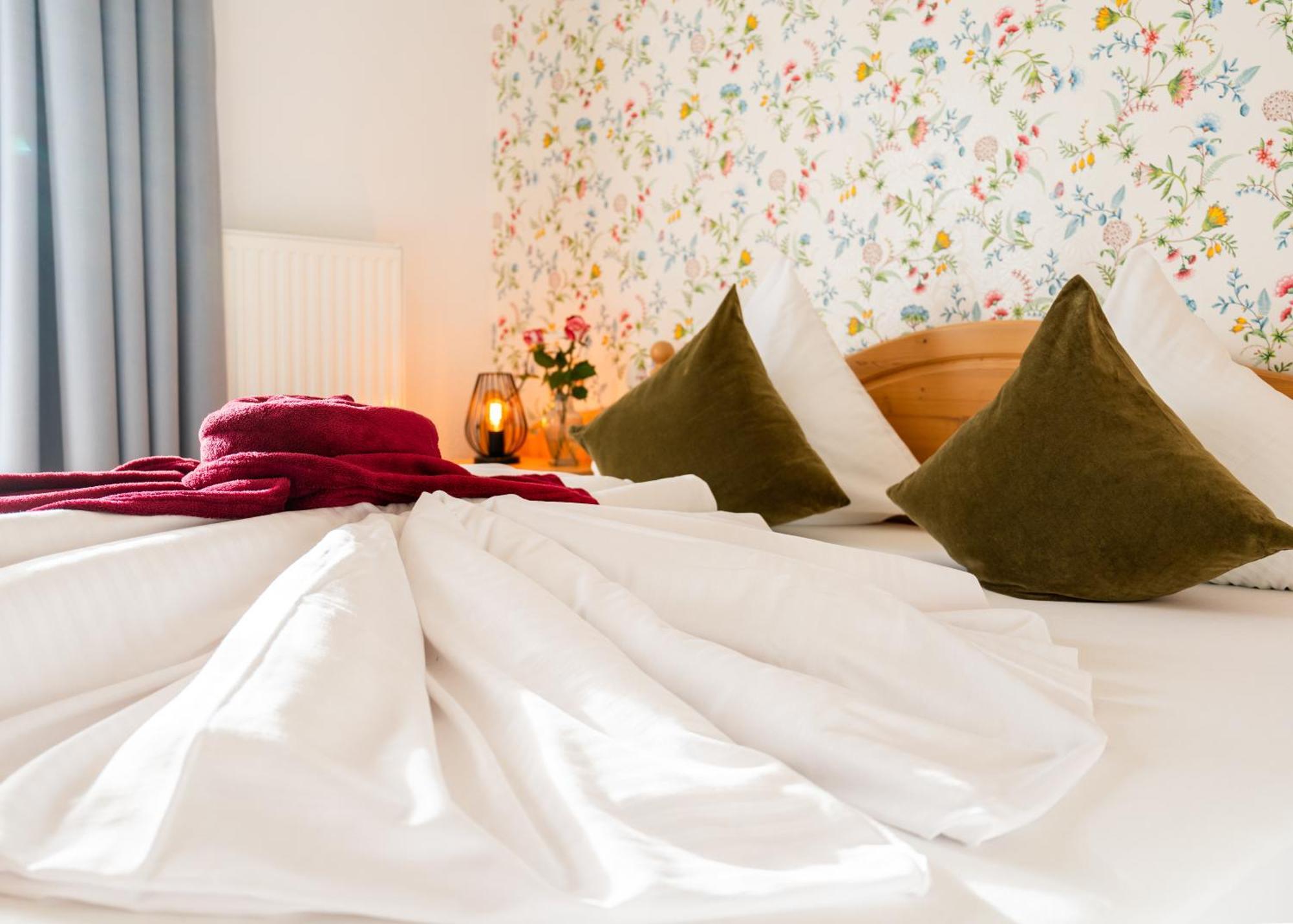 Hotel Krone Tirol รอยท์เทอ ภายนอก รูปภาพ