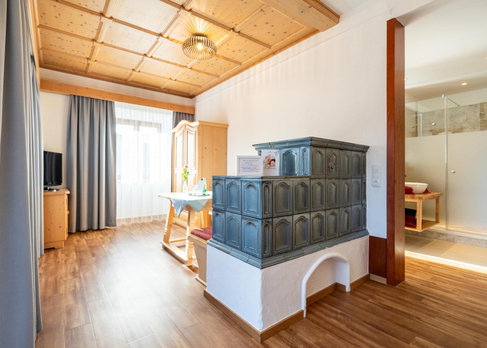 Hotel Krone Tirol รอยท์เทอ ภายนอก รูปภาพ