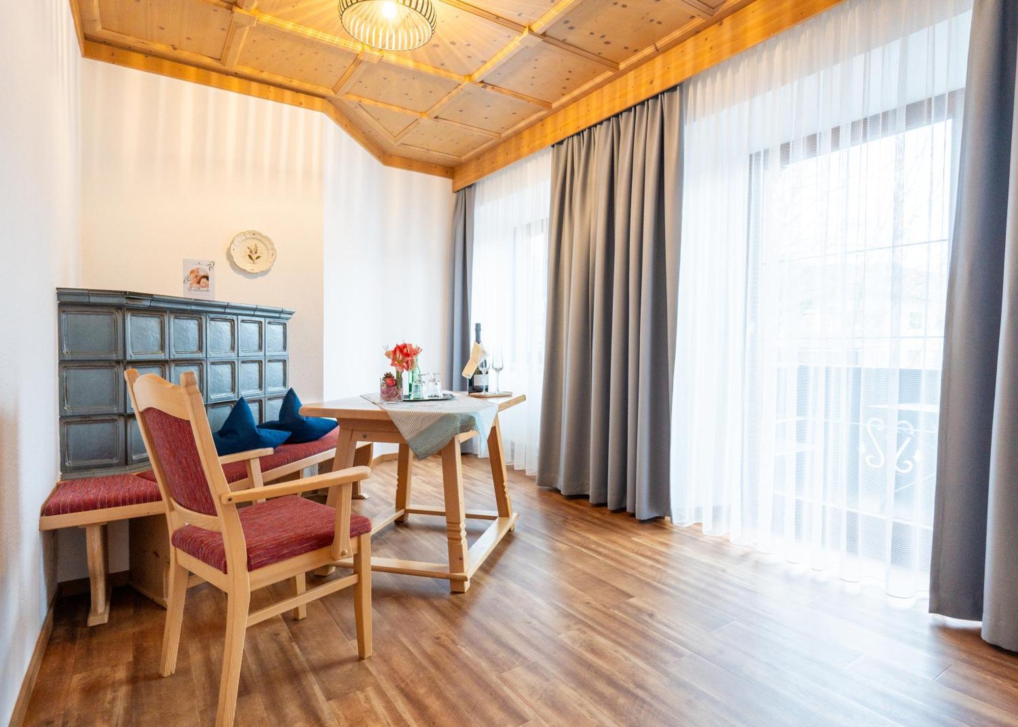 Hotel Krone Tirol รอยท์เทอ ภายนอก รูปภาพ