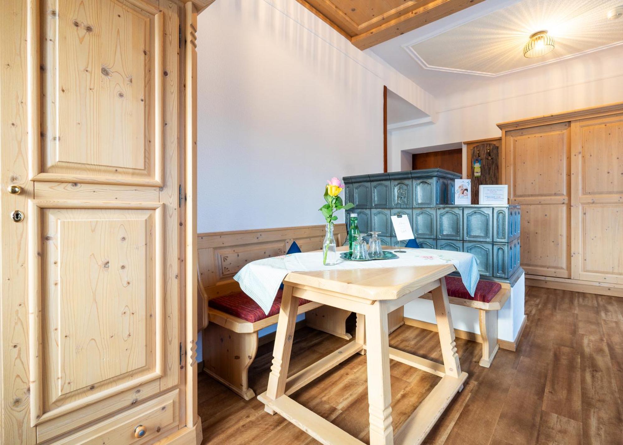 Hotel Krone Tirol รอยท์เทอ ภายนอก รูปภาพ