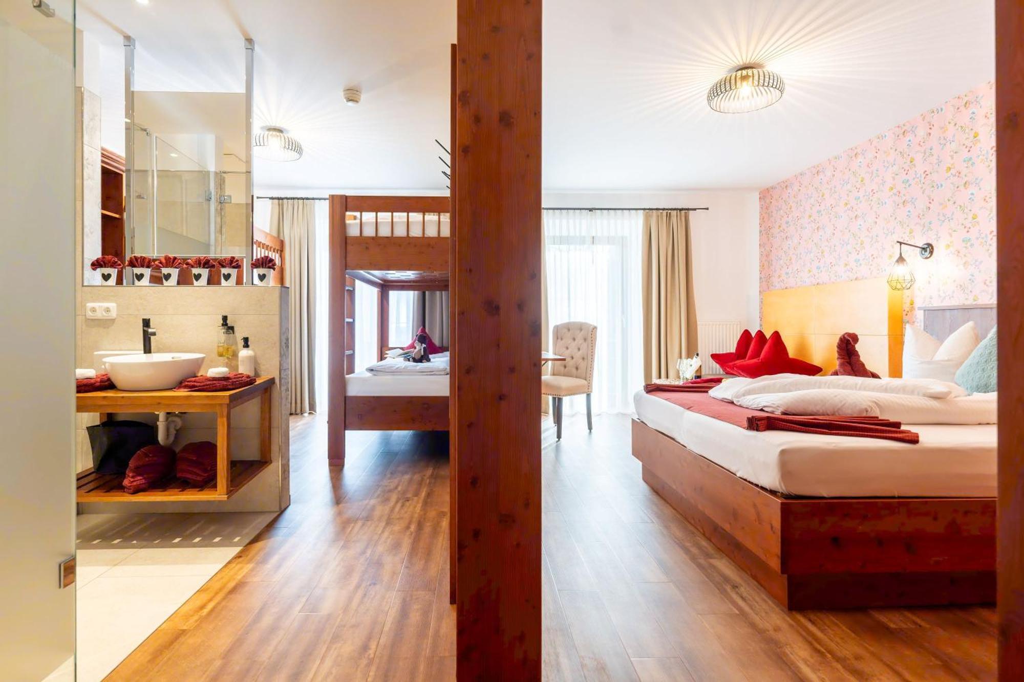 Hotel Krone Tirol รอยท์เทอ ภายนอก รูปภาพ