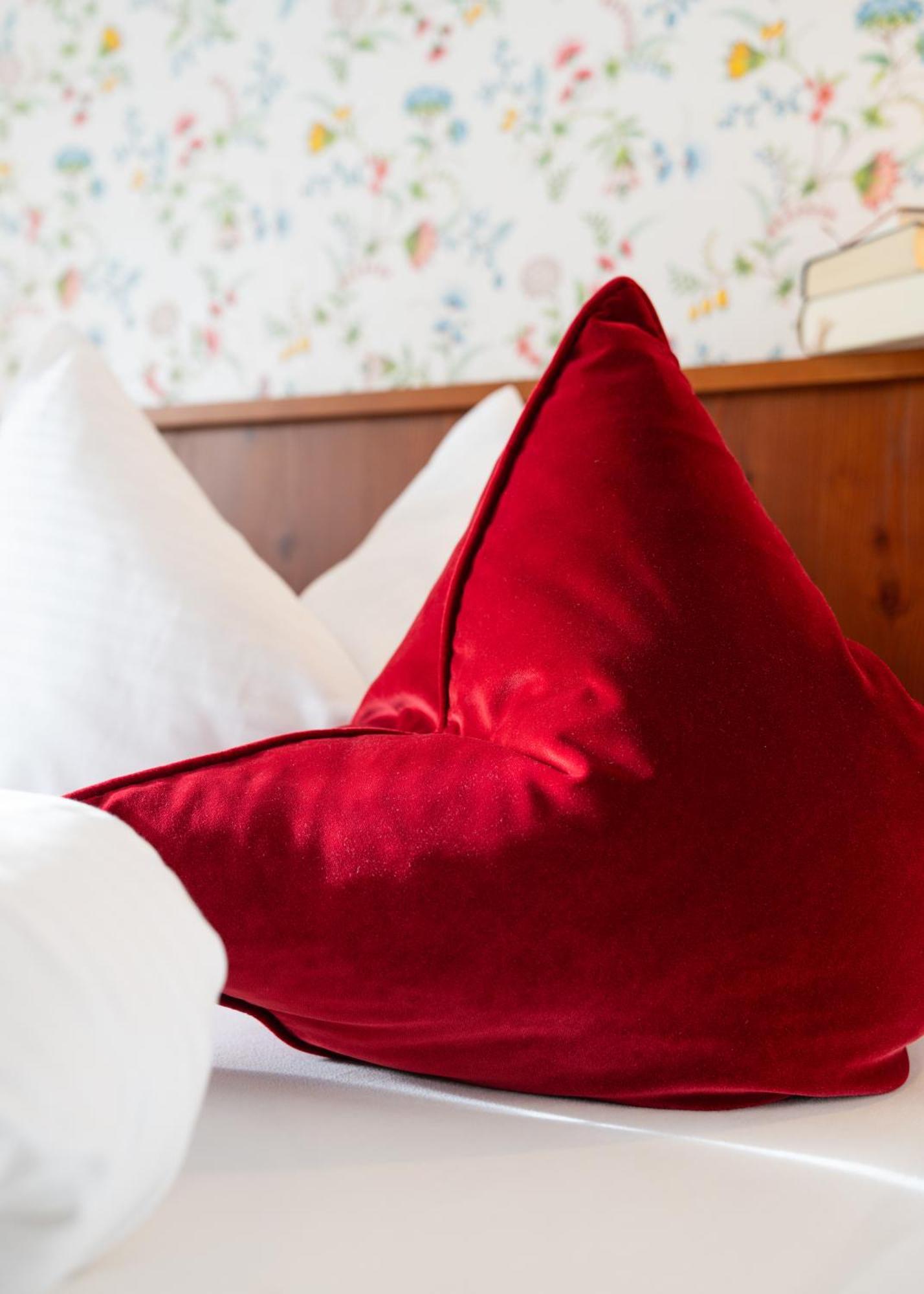 Hotel Krone Tirol รอยท์เทอ ภายนอก รูปภาพ