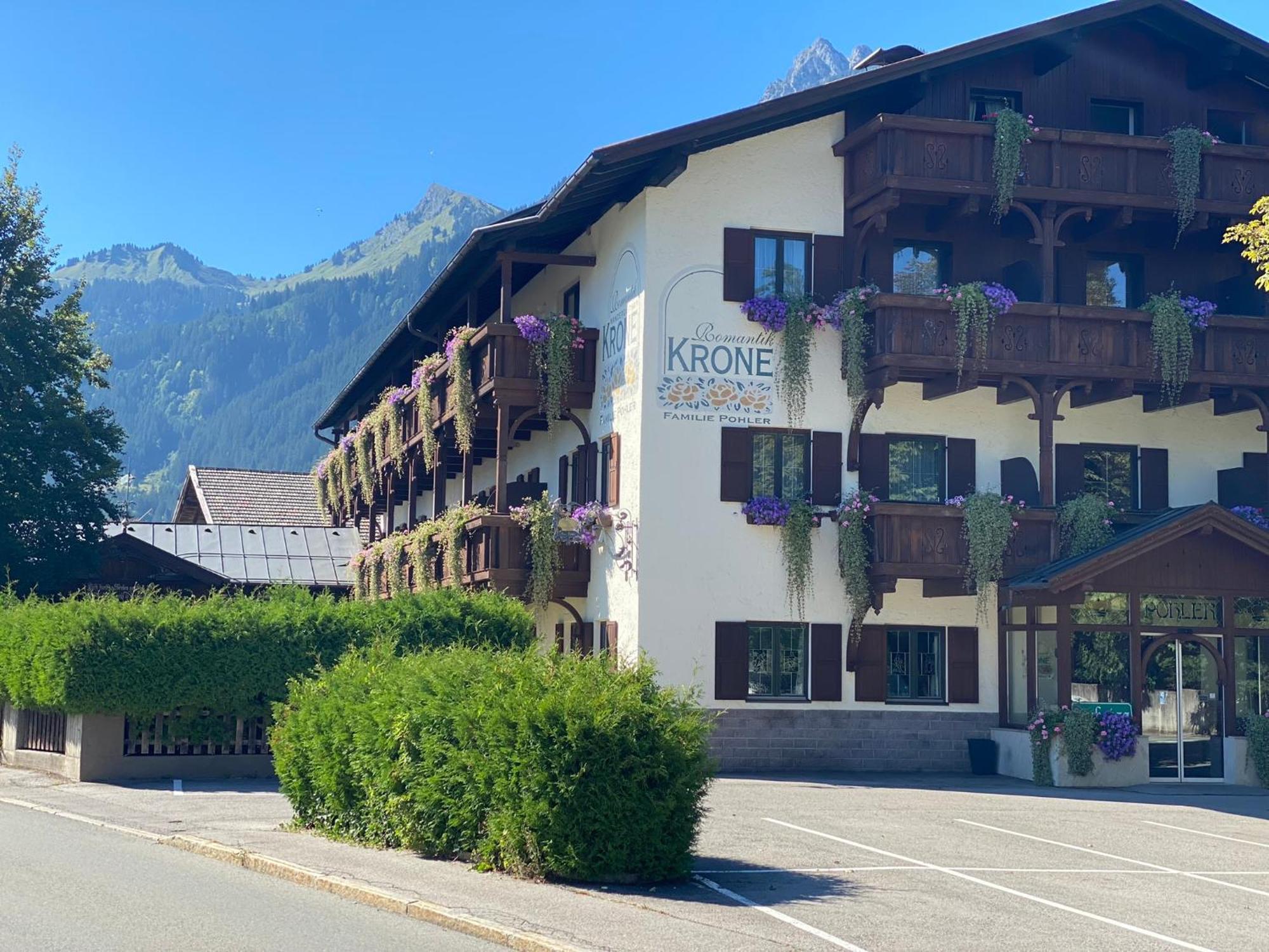 Hotel Krone Tirol รอยท์เทอ ภายนอก รูปภาพ
